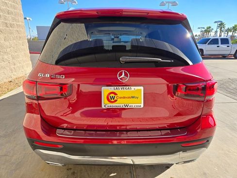Used 2021 Mercedes-Benz GLB 250 image 4