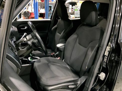 Used 2020 Jeep Renegade Altitude image 9