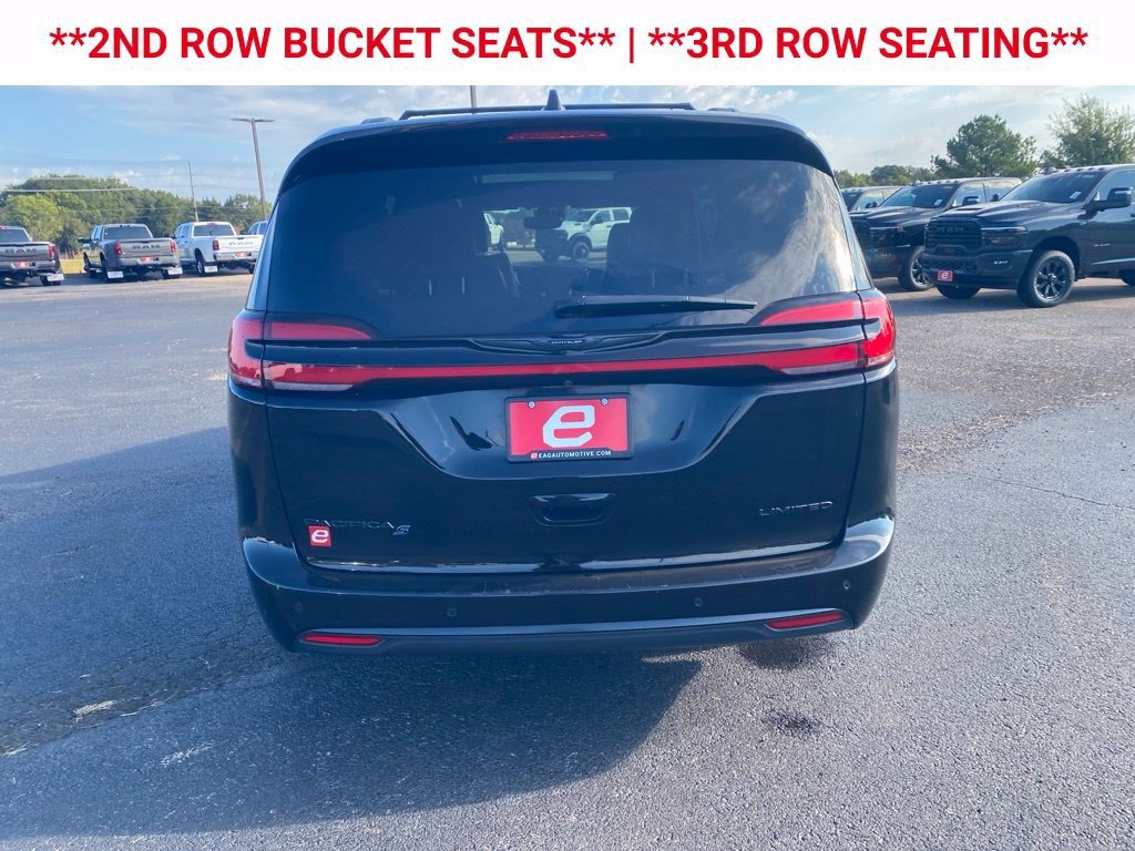 Used 2025 Chrysler Pacifica Limited FWD image 7