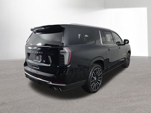 Used 2025 Chevrolet Suburban High Country AWD/4WD image 14