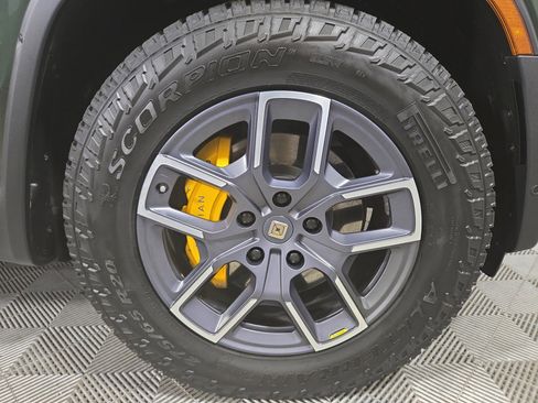 Used 2023 Rivian R1T Adventure image 11