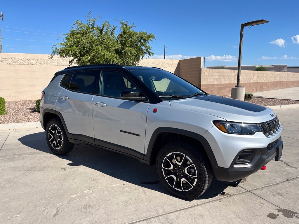 Certified 2025 Jeep Compass Trailhawk AWD/4WD image 5
