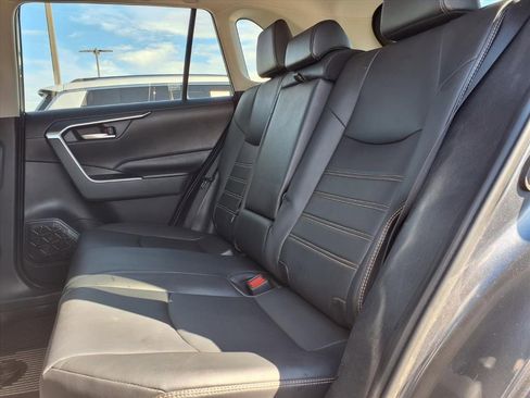 Used 2019 Toyota RAV4 XLE Premium image 8