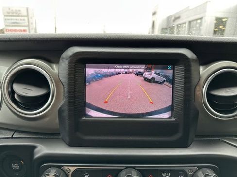 Used 2019 Jeep Wrangler Unlimited Sahara image 32