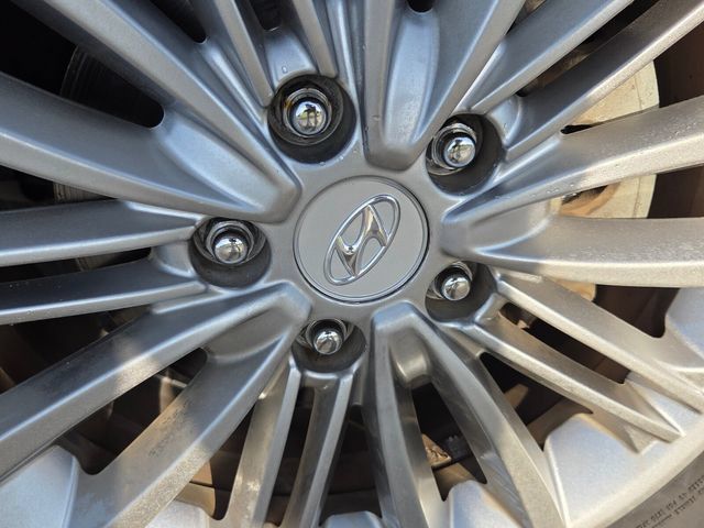 Used 2019 Hyundai Kona SEL FWD image 15