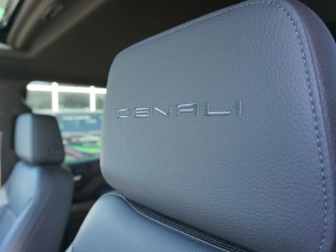 Used 2022 GMC Sierra 1500 Denali w/ Denali Premium Package AWD/4WD image 18