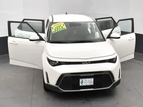Used 2025 Kia Soul LX w/ LX Technology Package FWD image 10