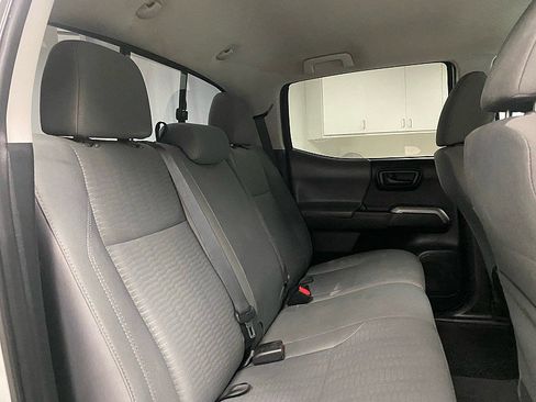 Used 2016 Toyota Tacoma SR5 w/ SR5 Appearance Package (SN) image 15