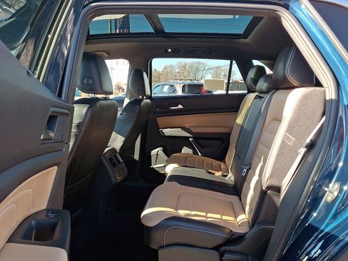 Used 2022 Volkswagen Atlas Cross Sport SEL Premium R-Line image 10