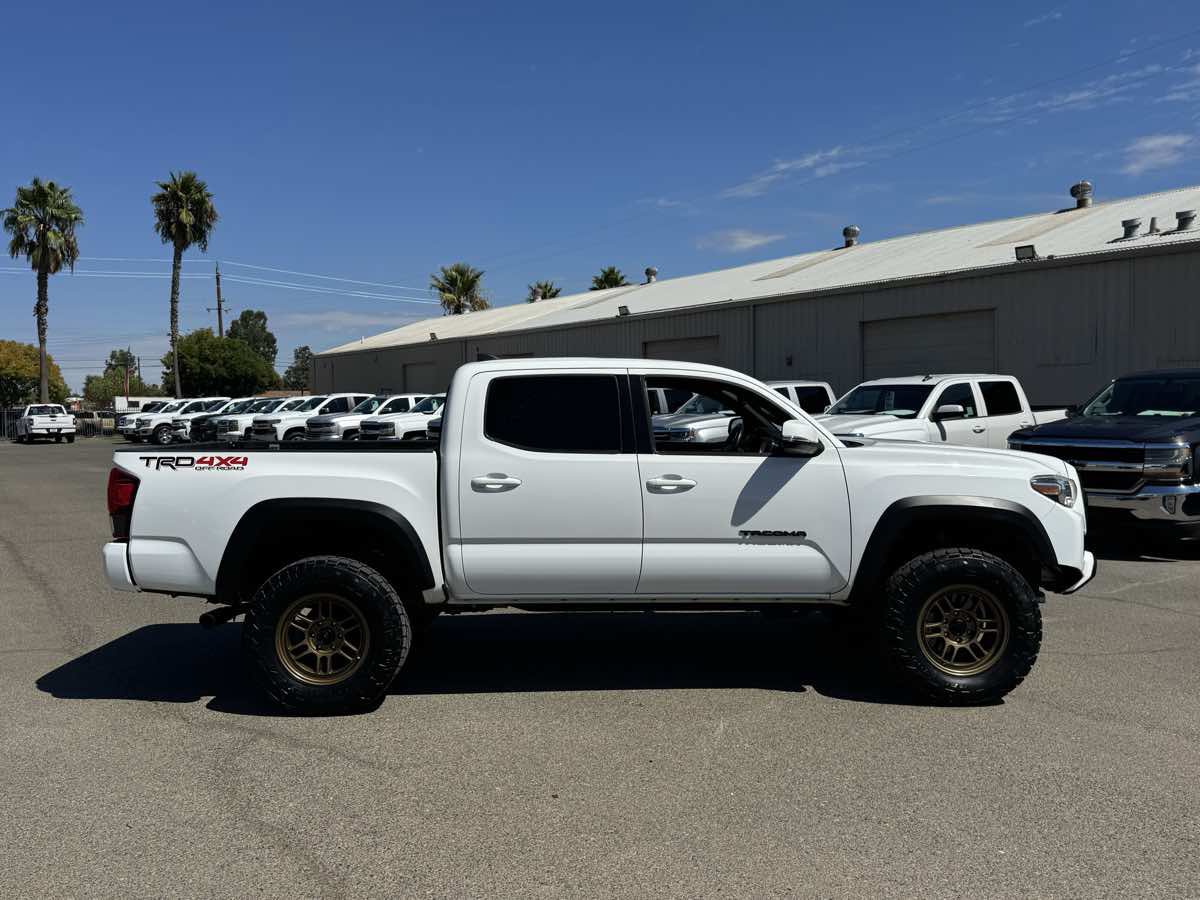 Used 2019 Toyota Tacoma TRD Off-Road w/ Technology Package AWD/4WD image 13