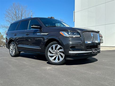 Used 2022 Lincoln Navigator Reserve image 1