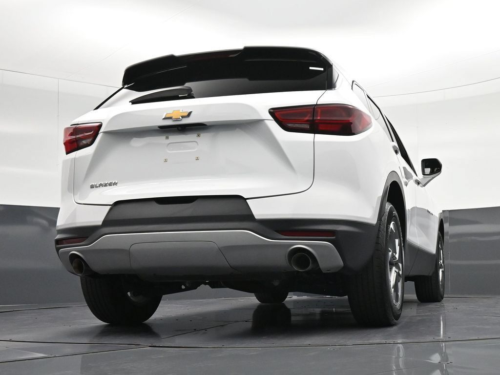 Used 2023 Chevrolet Blazer LT FWD image 29