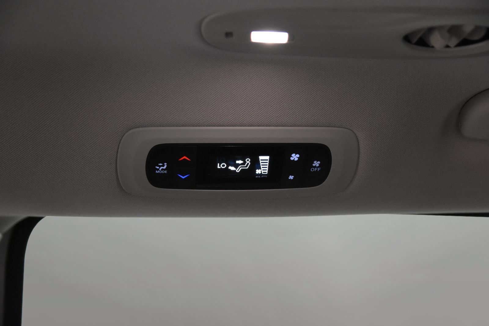 Used 2023 Chrysler Voyager LX FWD image 27