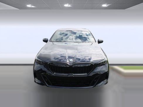 Used 2026 BMW 530i w/ M Sport Package RWD image 6