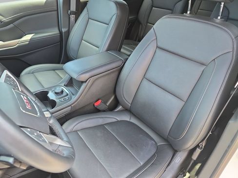 Certified 2023 GMC Acadia SLT w/ Preferred Package FWD image 17