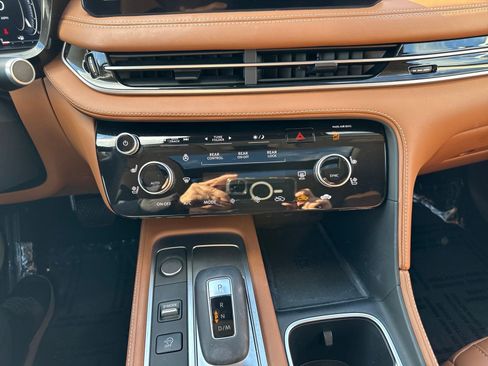 Certified 2025 INFINITI QX60 Sensory image 18