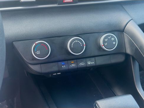 Used 2021 Hyundai Elantra SE FWD image 12