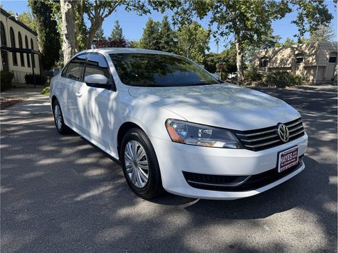 Used 2015 Volkswagen Passat 1.8T S FWD image 1