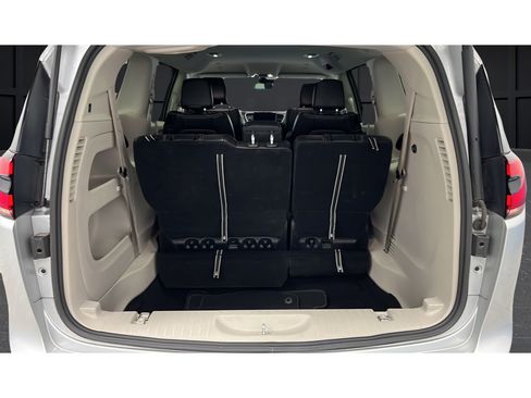 Used 2024 Chrysler Pacifica Touring-L FWD image 27