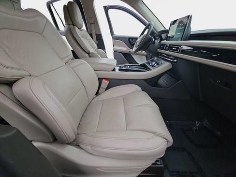 Used 2023 Lincoln Aviator Reserve w/ Equipment Group 201A AWD/4WD image 10