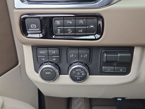 New 2026 GMC Yukon Denali w/ Denali Reserve Package AWD/4WD image 25