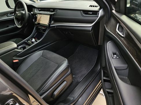 New 2026 Jeep Grand Cherokee Altitude RWD image 7
