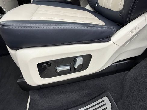 Used 2021 BMW X7 M50i image 33