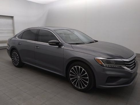 Used 2022 Volkswagen Passat 2.0T FWD image 11