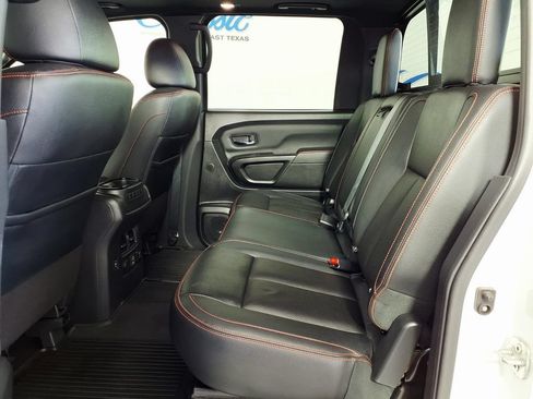 Used 2023 Nissan Titan PRO-4X w/ Pro-4x Convenience Package AWD/4WD image 9