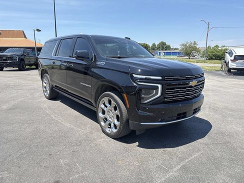 Used 2025 Chevrolet Suburban High Country AWD/4WD image 15