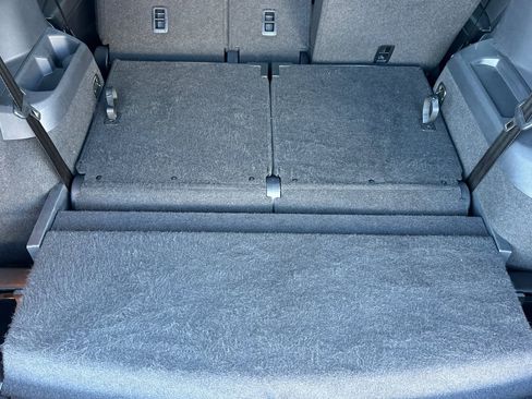 Used 2019 Volkswagen Tiguan SEL R-Line w/ 3rd Row Seat Package image 17