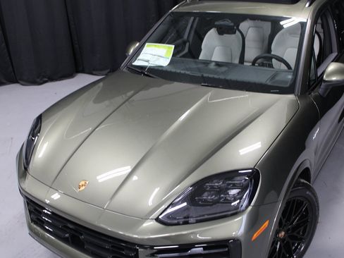 New 2026 Porsche Cayenne E-Hybrid image 12
