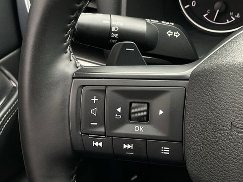 Used 2025 Nissan Rogue SV image 23