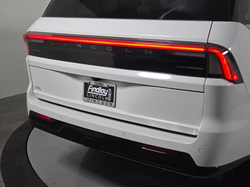 New 2026 Lincoln Navigator Premiere AWD/4WD image 5
