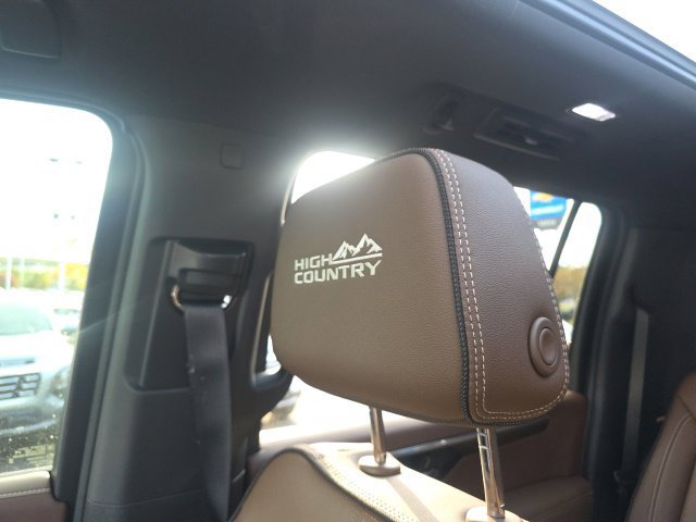 Used 2026 Chevrolet Suburban High Country AWD/4WD image 35