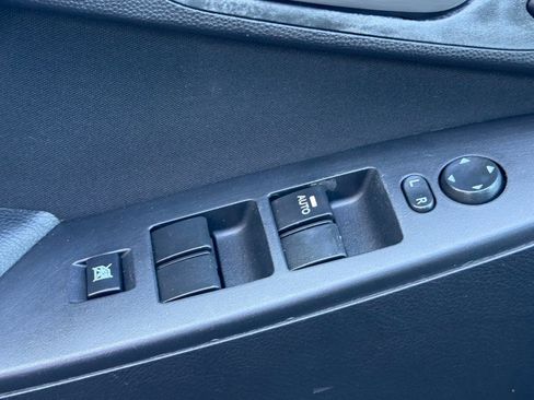 Used 2010 MAZDA MAZDA3 i Touring image 13