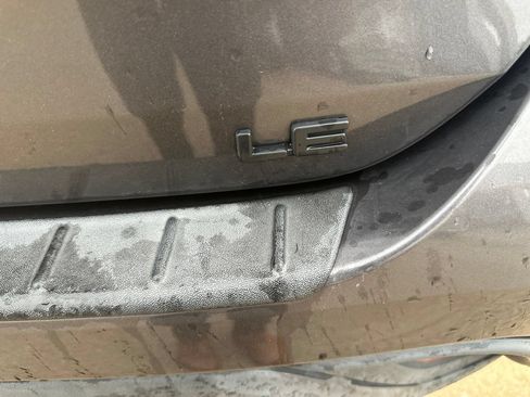 Used 2022 Toyota Highlander LE FWD image 3