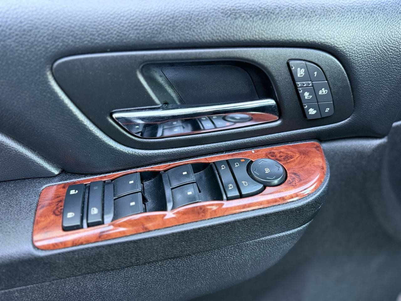 Used 2013 Chevrolet Suburban LTZ AWD/4WD image 20