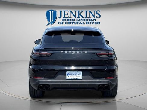 Used 2022 Porsche Cayenne Coupe AWD/4WD image 11
