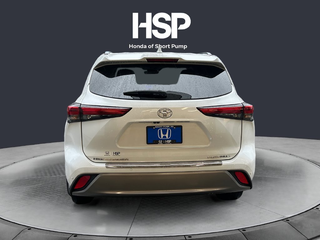Used 2023 Toyota Highlander Platinum FWD image 4
