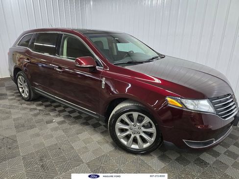 Used 2017 Lincoln MKT AWD image 9