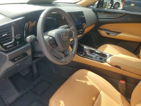 Used 2024 Lexus NX 250 FWD w/ Towing Package (2000 Lbs) image 21