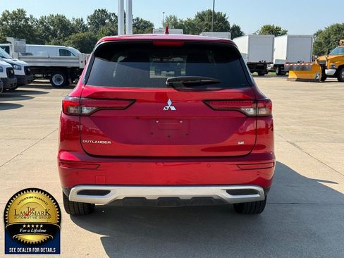 Used 2024 Mitsubishi Outlander SE Black Edition FWD image 6