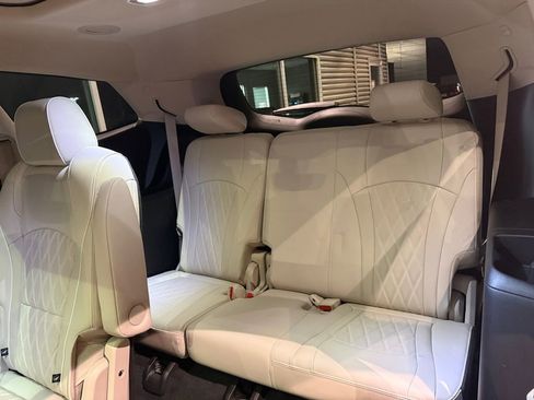 Used 2022 Buick Enclave Avenir w/ Avenir Technology Package image 32