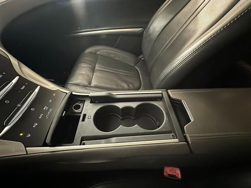 Used 2013 Lincoln MKZ image 34