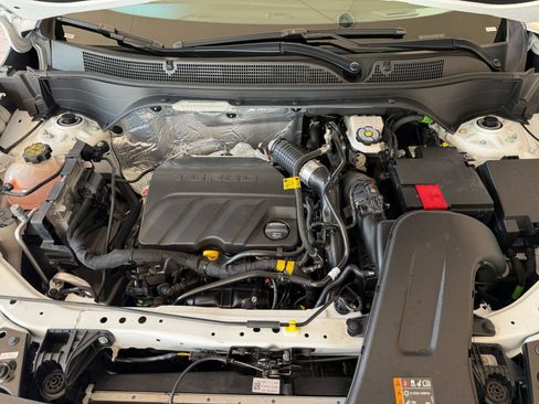 Used 2025 Chevrolet Trax LT FWD image 27