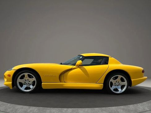 Used 2002 Dodge Viper RT/10 RWD image 2