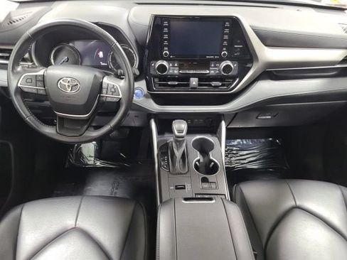 Used 2022 Toyota Highlander XLE AWD/4WD image 26