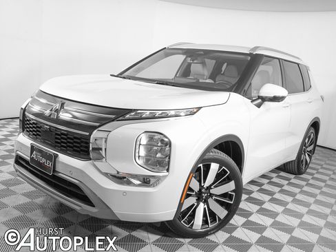 Used 2025 Mitsubishi Outlander SEL image 1