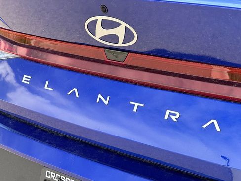 New 2025 Hyundai Elantra SE w/ Cargo Package image 7